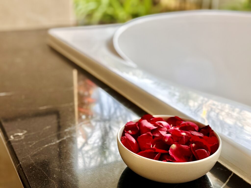 Umana Bali(ウマナバリ)LXR 客室 バラの花びら