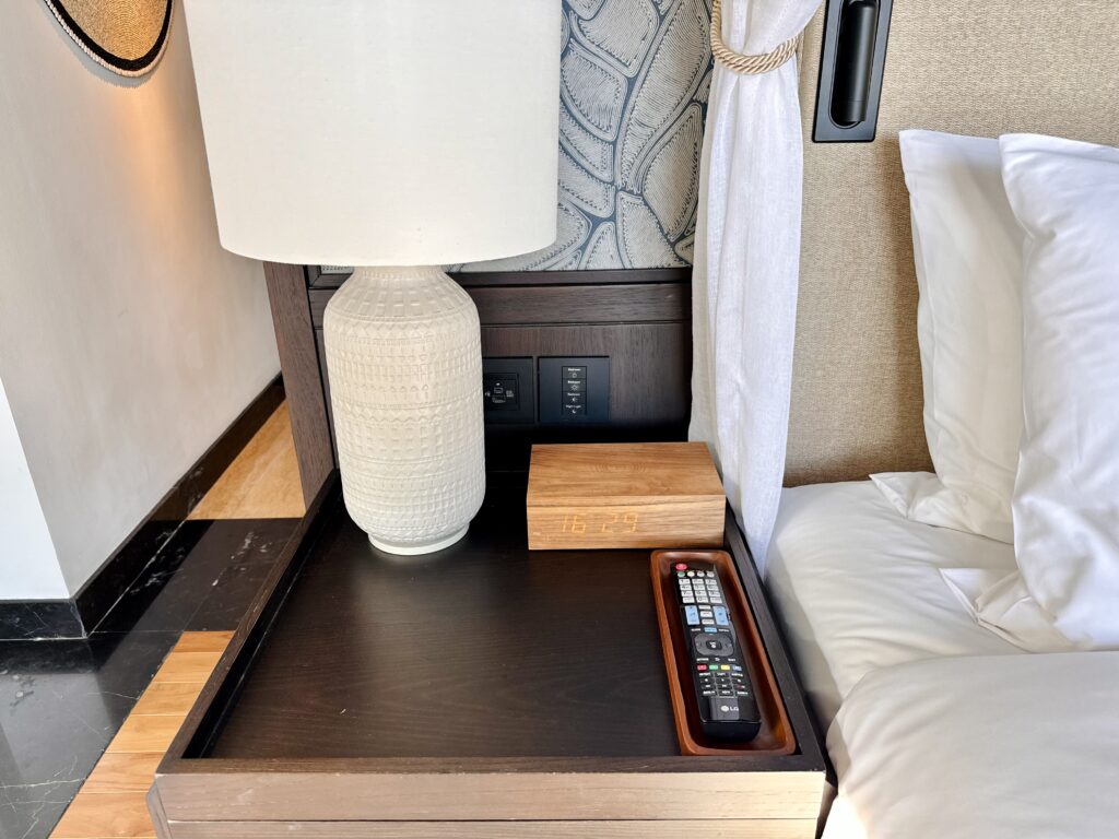 umana Bali(ウマナバリ)LXR 客室 ベッドサイド設備