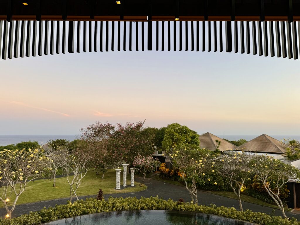 Umana Bali(ウマナバリ)LXR ロビー 夕景