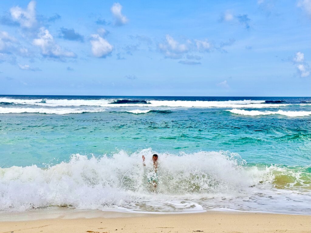 バリ島 メラスティビーチ 波遊び