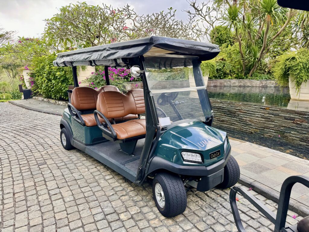Umana Bali(ウマナバリ)LXR ホテル内の移動用カート