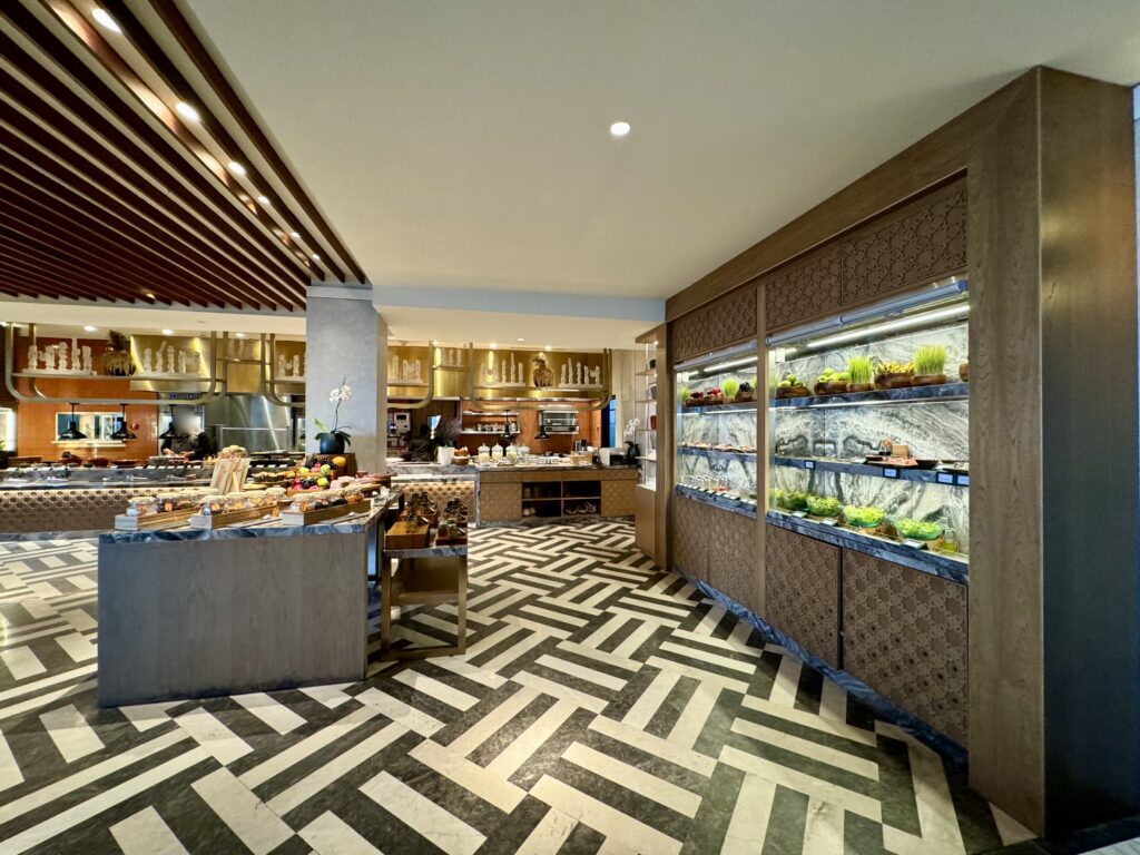 umana Bali(ウマナバリ)LXR 朝食 ビュッフェ台