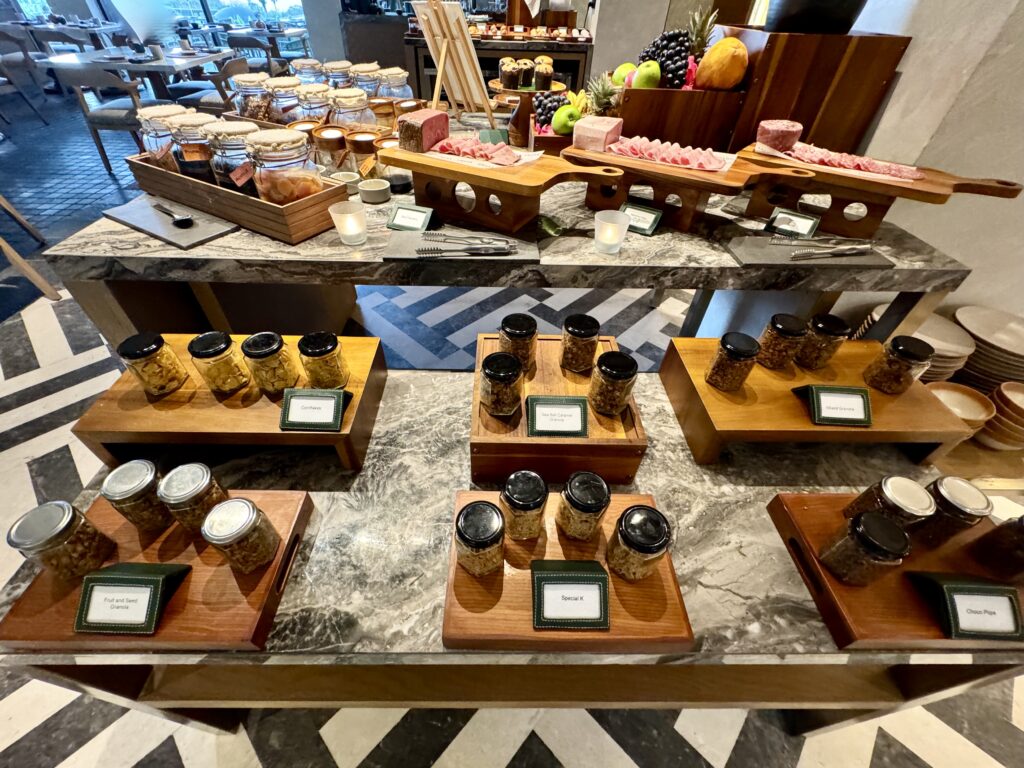 umana Bali(ウマナバリ)LXR 朝食 シリアルとハム