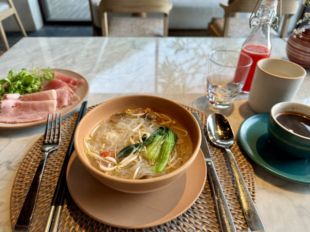 Umana Bali(ウマナバリ)LXR 朝食 ヌードル