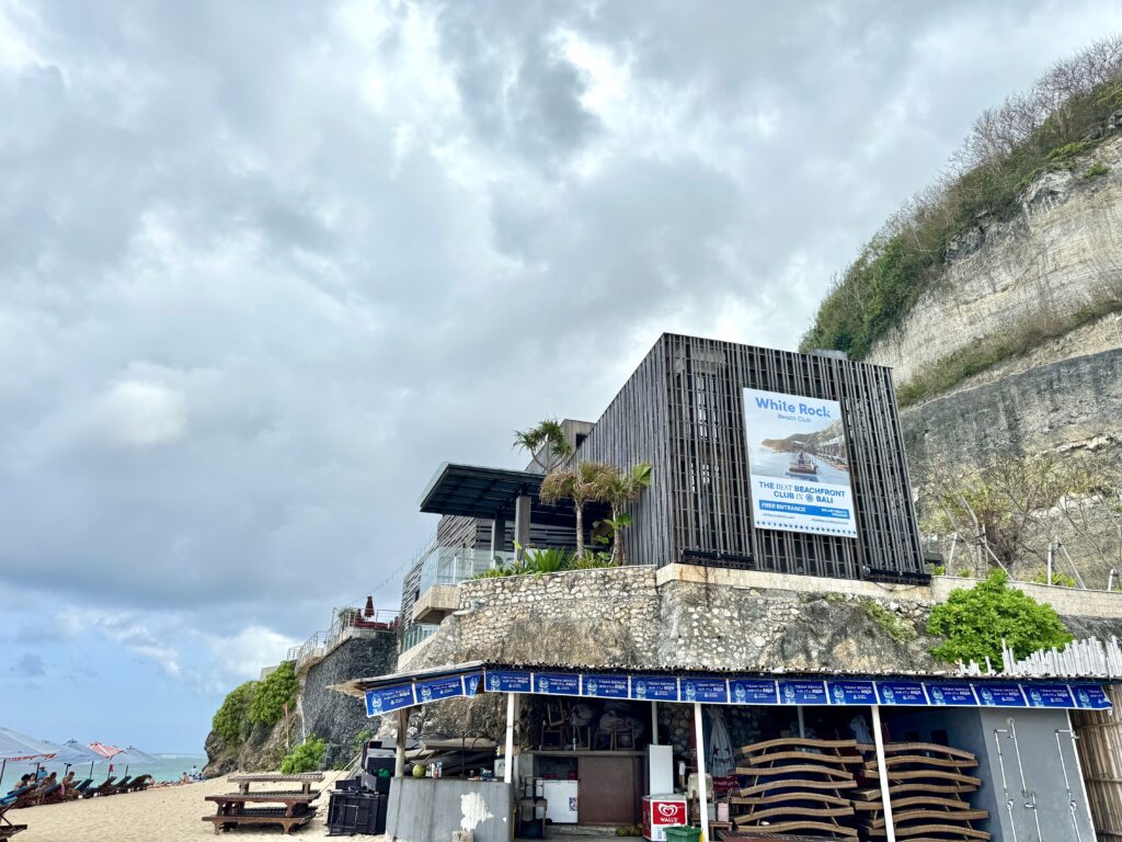 バリ島 メラスティビーチ ホワイトロックビーチクラブ