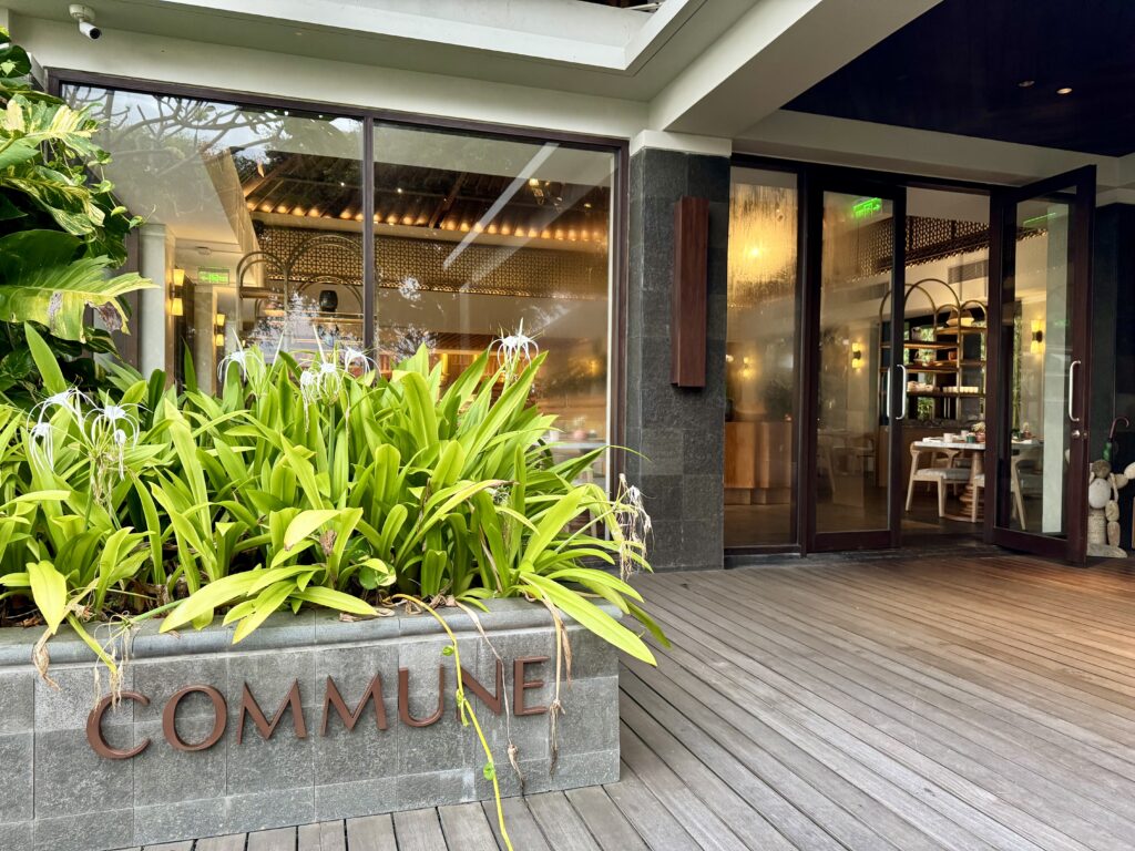 umana Bali(ウマナバリ)LXR 朝食会場 commune エントランス