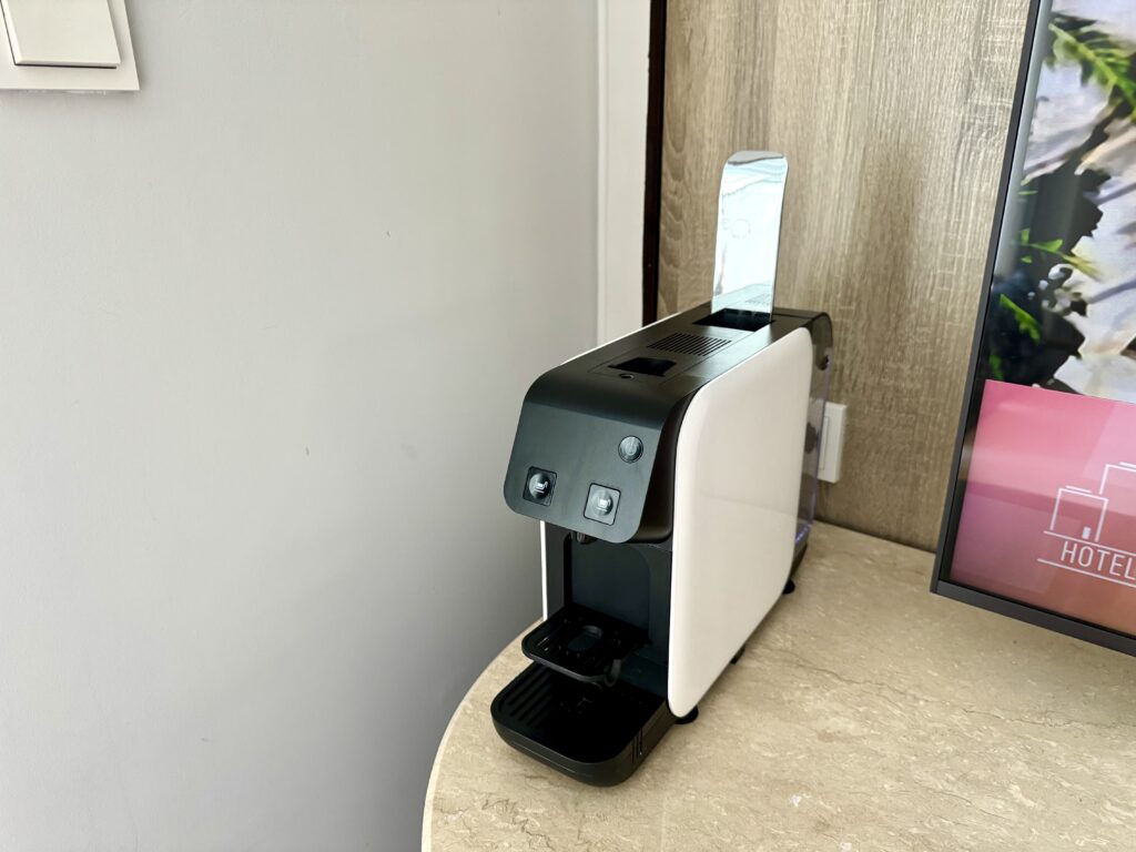 コンラッドバリ 客室 コーヒーマシーン