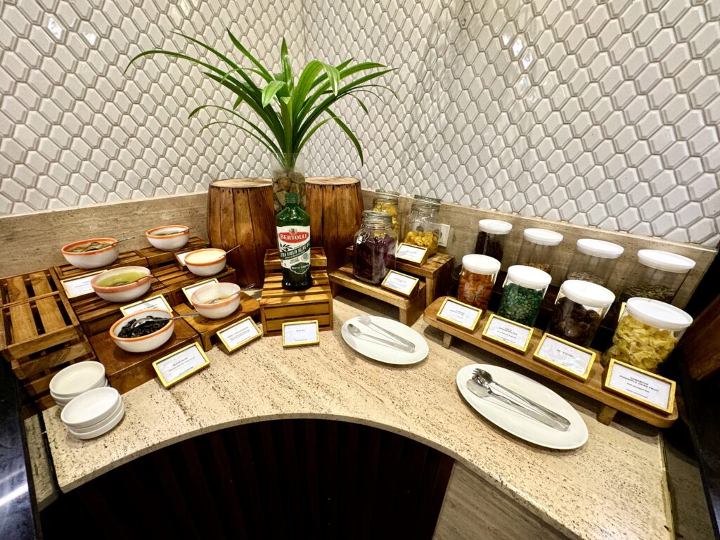 コンラッドバリ 朝食 ドライフルーツ