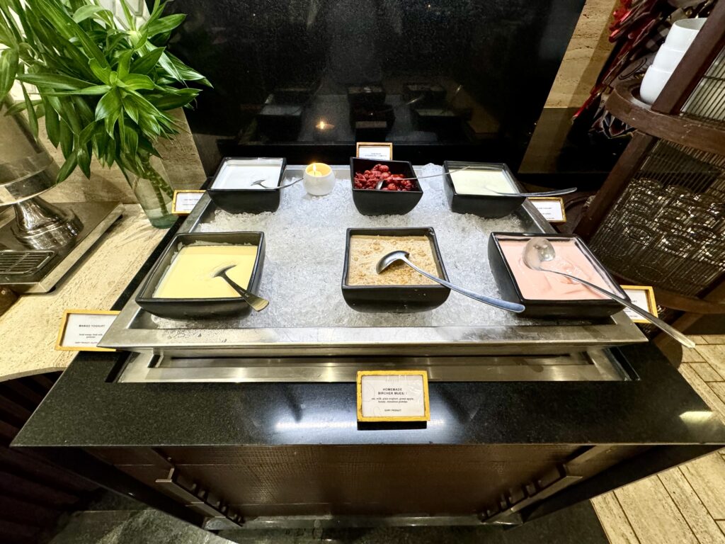 コンラッドバリ 朝食 ヨーグルト