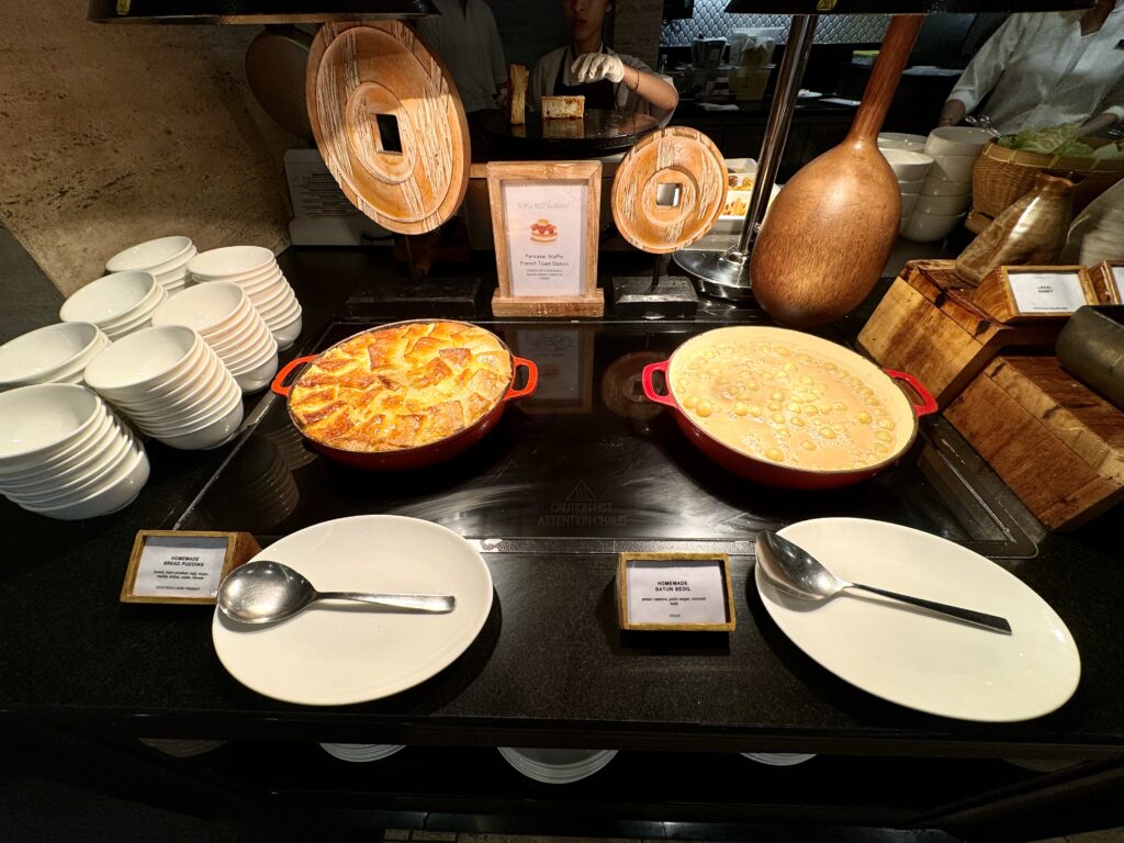 コンラッドバリ 朝食 ブレッドプディング