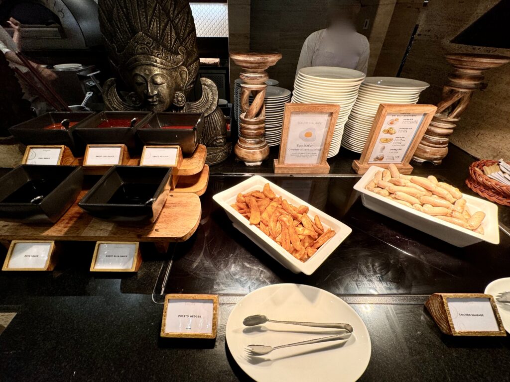 コンラッドバリ 朝食 ソーセージ ポテト