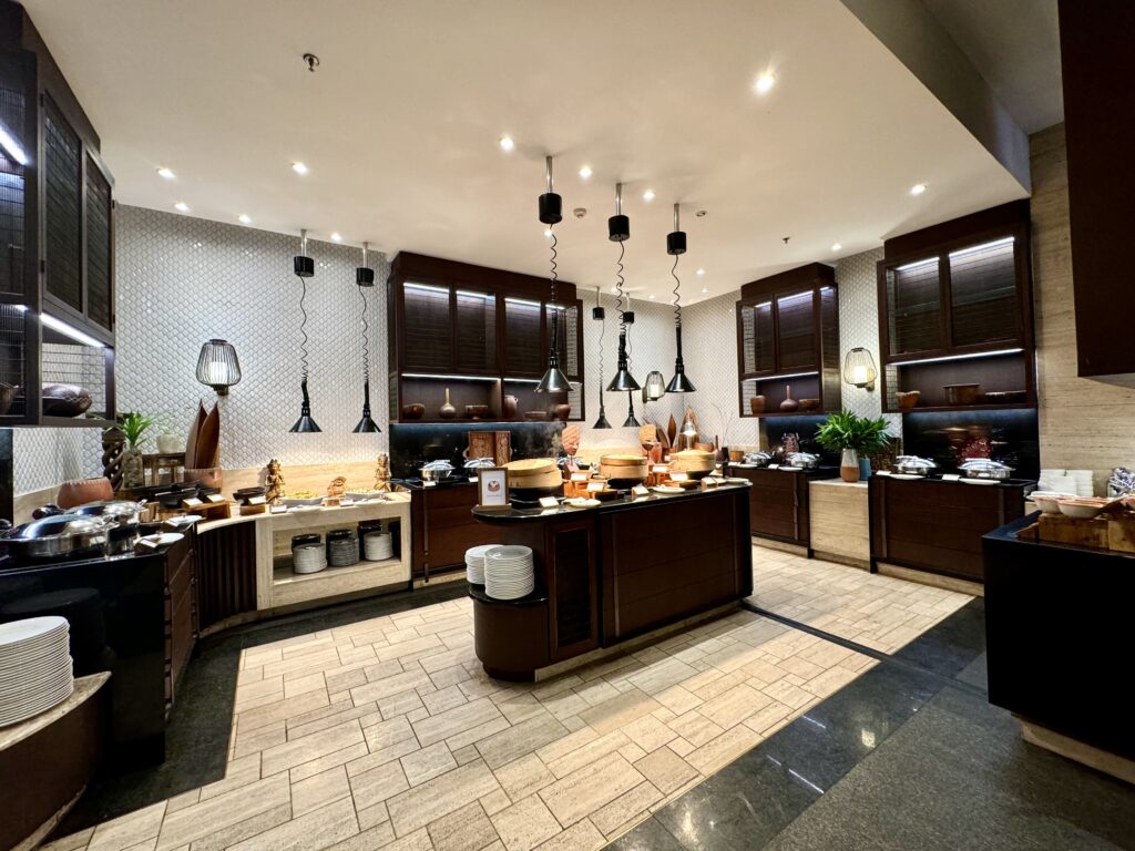 CONRAD BALI(コンラッドバリ) 朝食会場SUKU ビュッフェ台