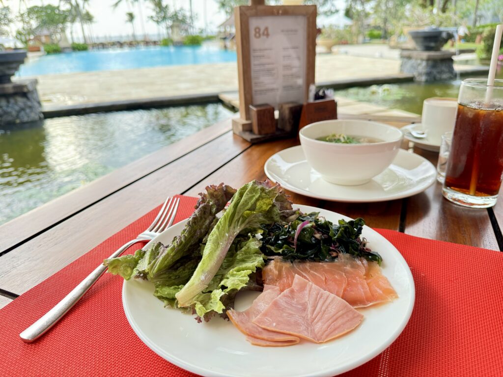 CONRAD BALI(コンラッドバリ) 朝食 サラダ