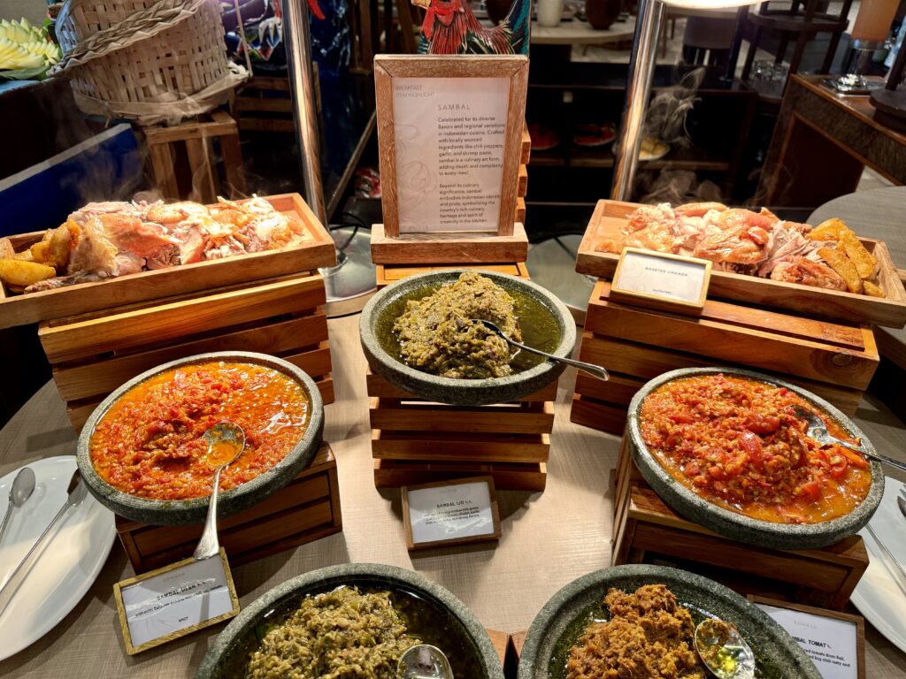 コンラッドバリ 朝食 ロティサリーチキン