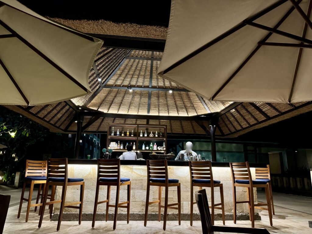 CONRAD BALI(コンラッドバリ) 夜のアズールバー
