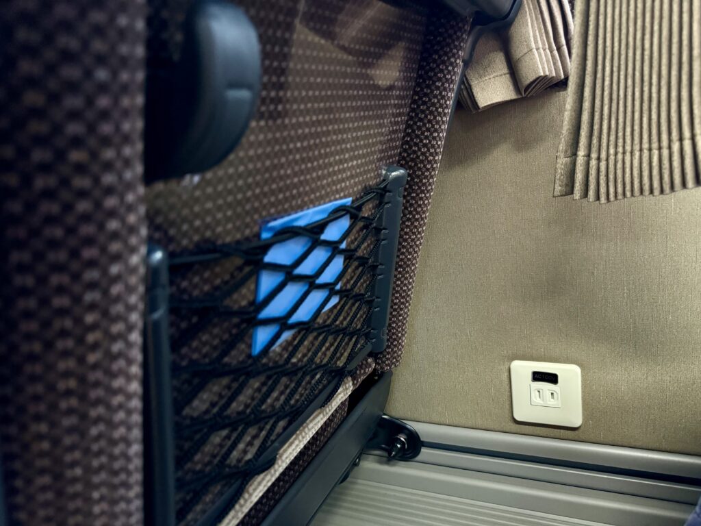 富士急行バス 車内 コンセント