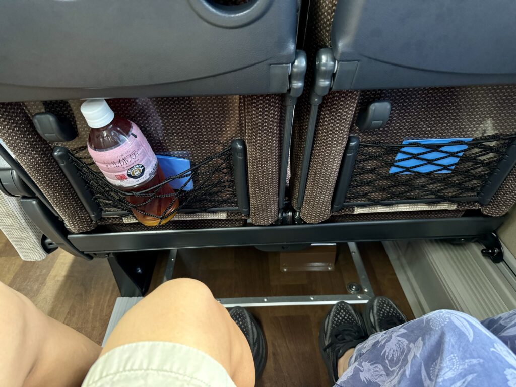富士急行バス 車内 足元