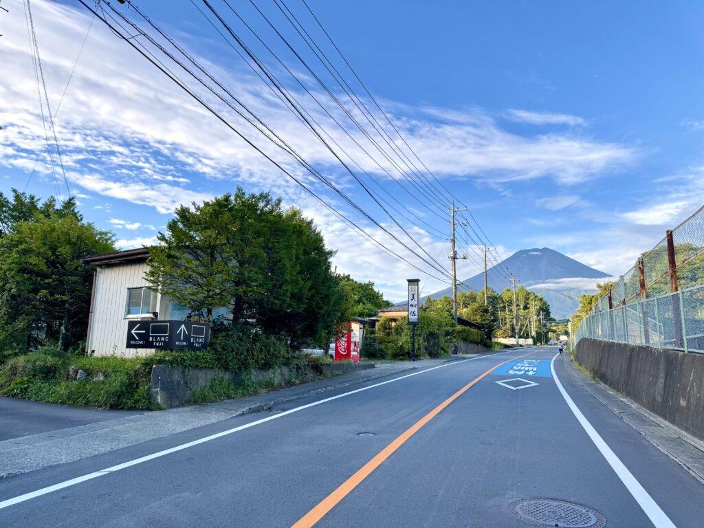 BLANC FUJIへ入る道 富士山