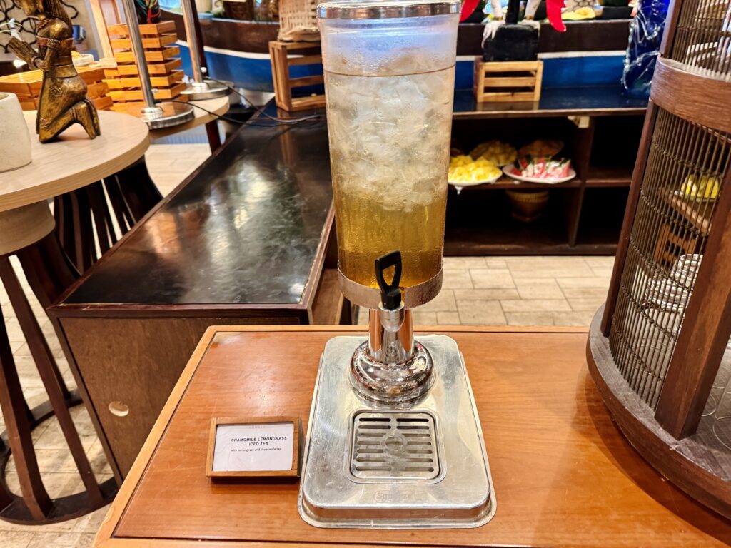 コンラッドバリ 朝食 ドリンクコーナー