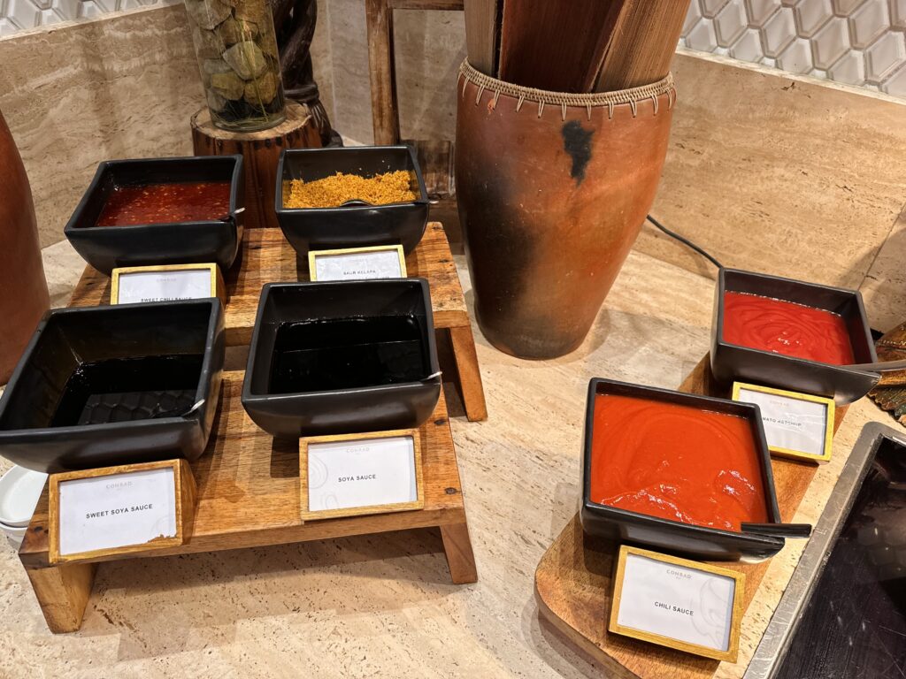 コンラッドバリ 朝食 アジア料理コーナー