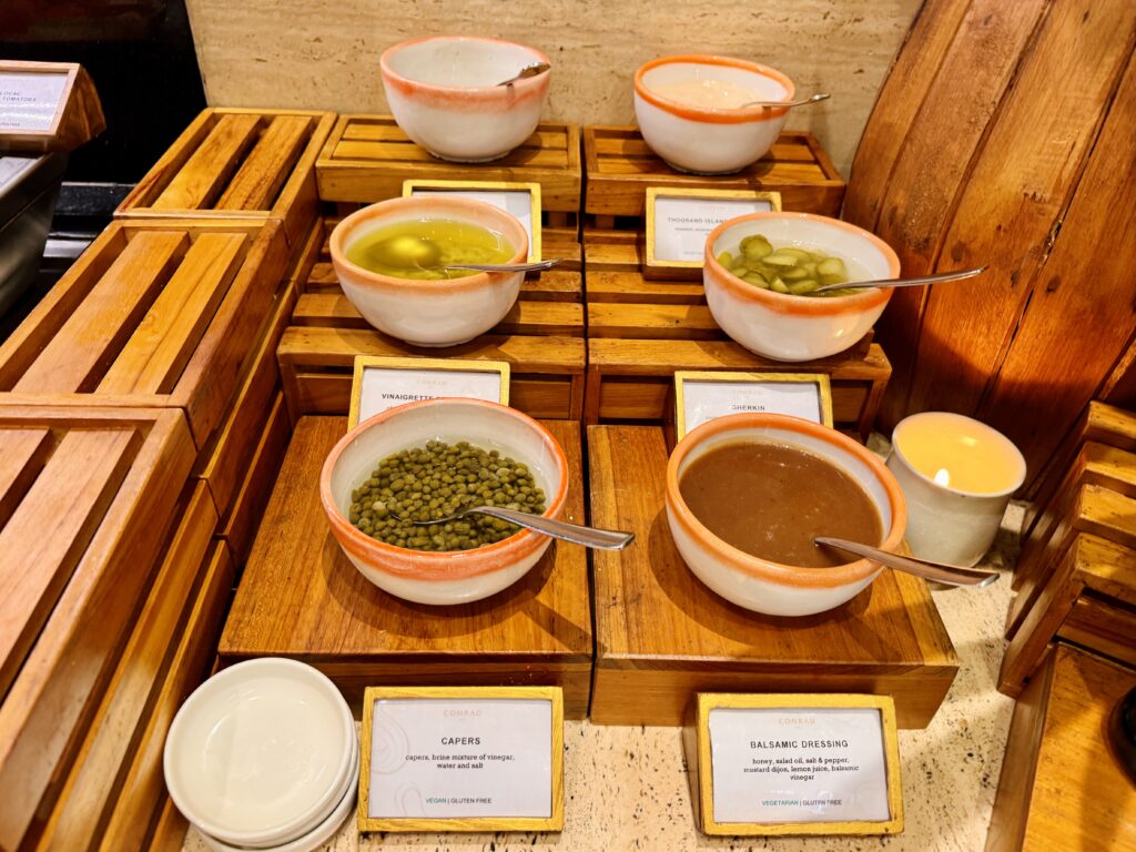 コンラッドバリ 朝食 サラダコーナー