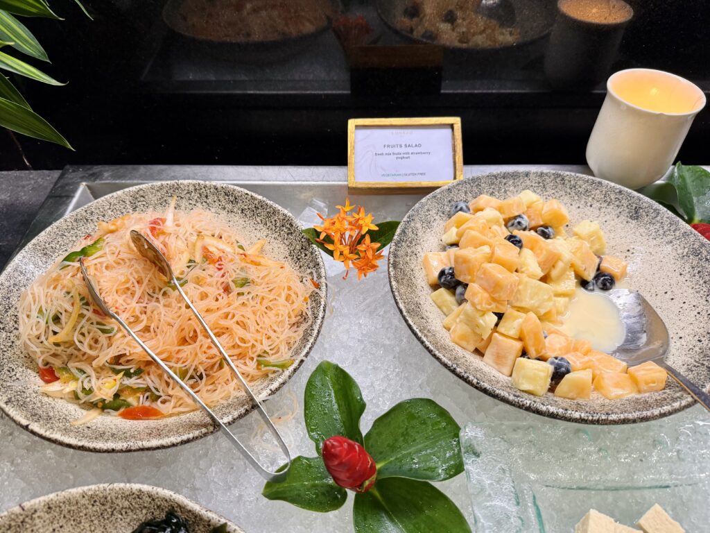 コンラッドバリ 朝食 サラダコーナー