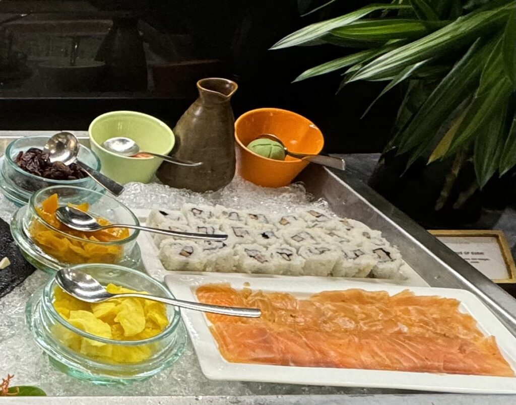 コンラッドバリ 朝食 サラダコーナーの太巻き