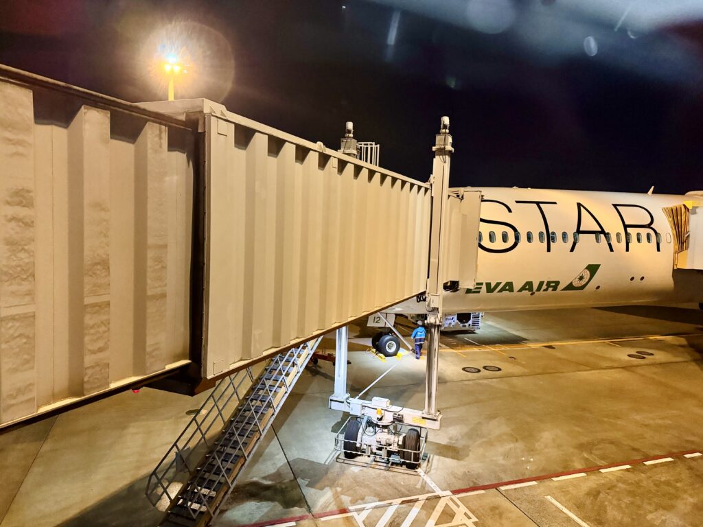 エバー航空マラソン 夜便で台北に出発