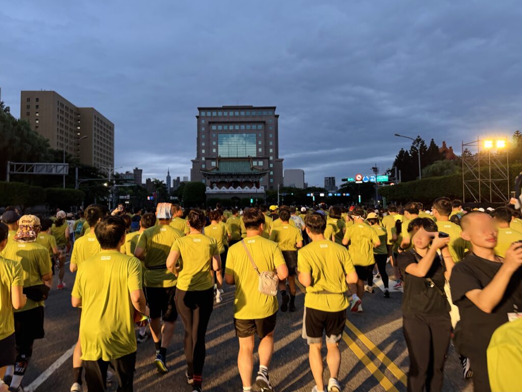 エバー航空マラソン スタート直後の様子