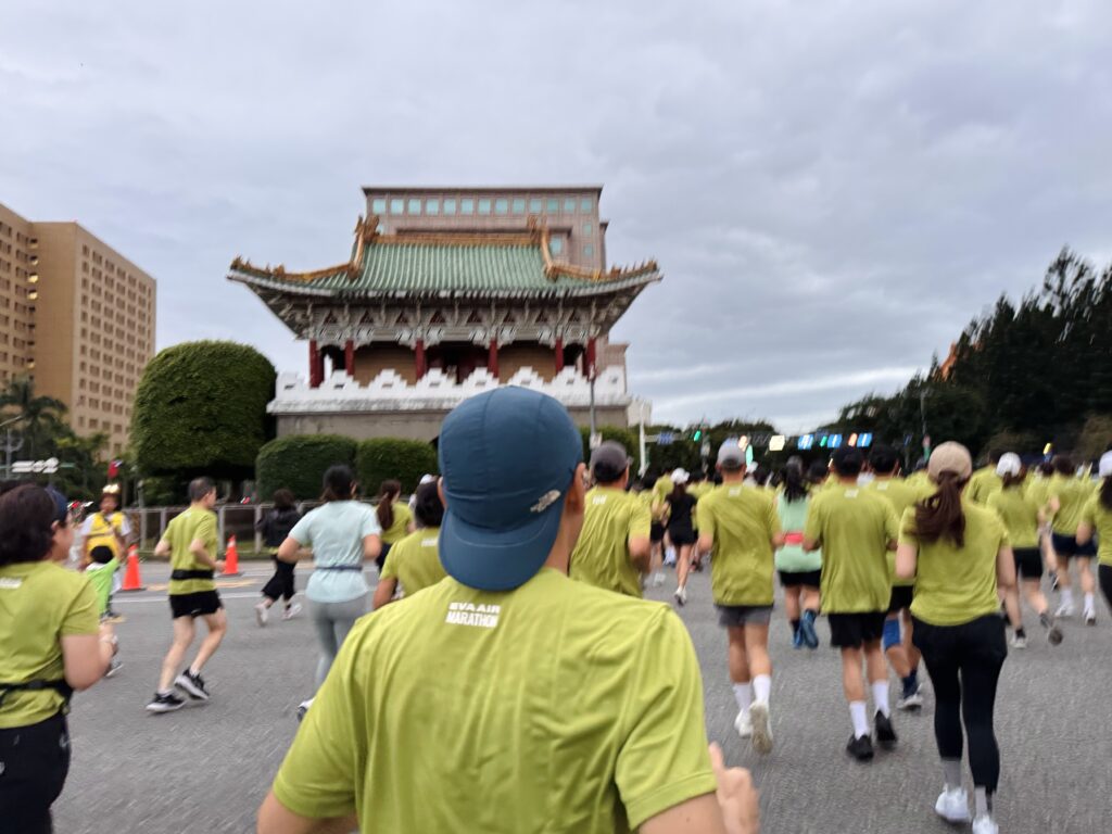 エバー航空マラソン スタート直後の様子