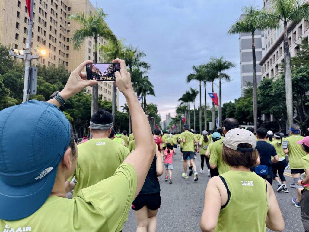 エバー航空マラソン 仁愛路の様子