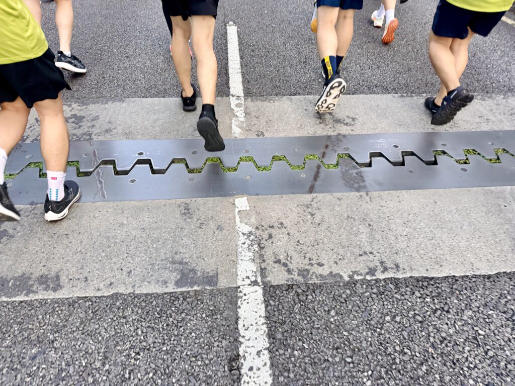 エバー航空マラソン 高架道路ランでは足元に注意