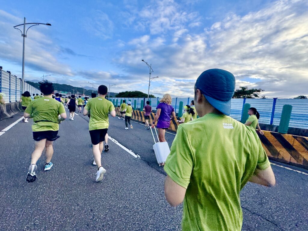 エバー航空マラソン 高架道路ラン中の様子