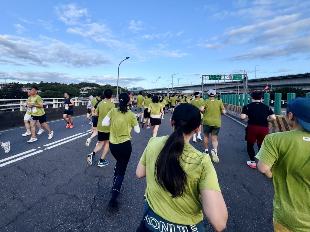 エバー航空マラソン 高架道路ラン中の様子