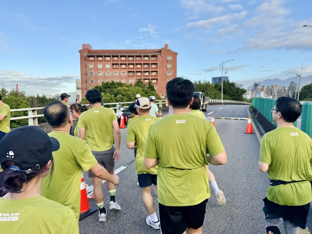 エバー航空マラソン 高架道路ラン中の様子