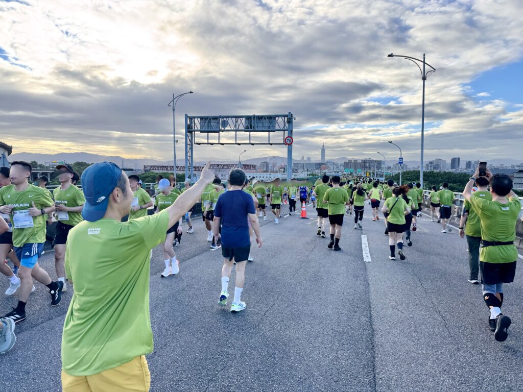 エバー航空マラソン 台北101を発見