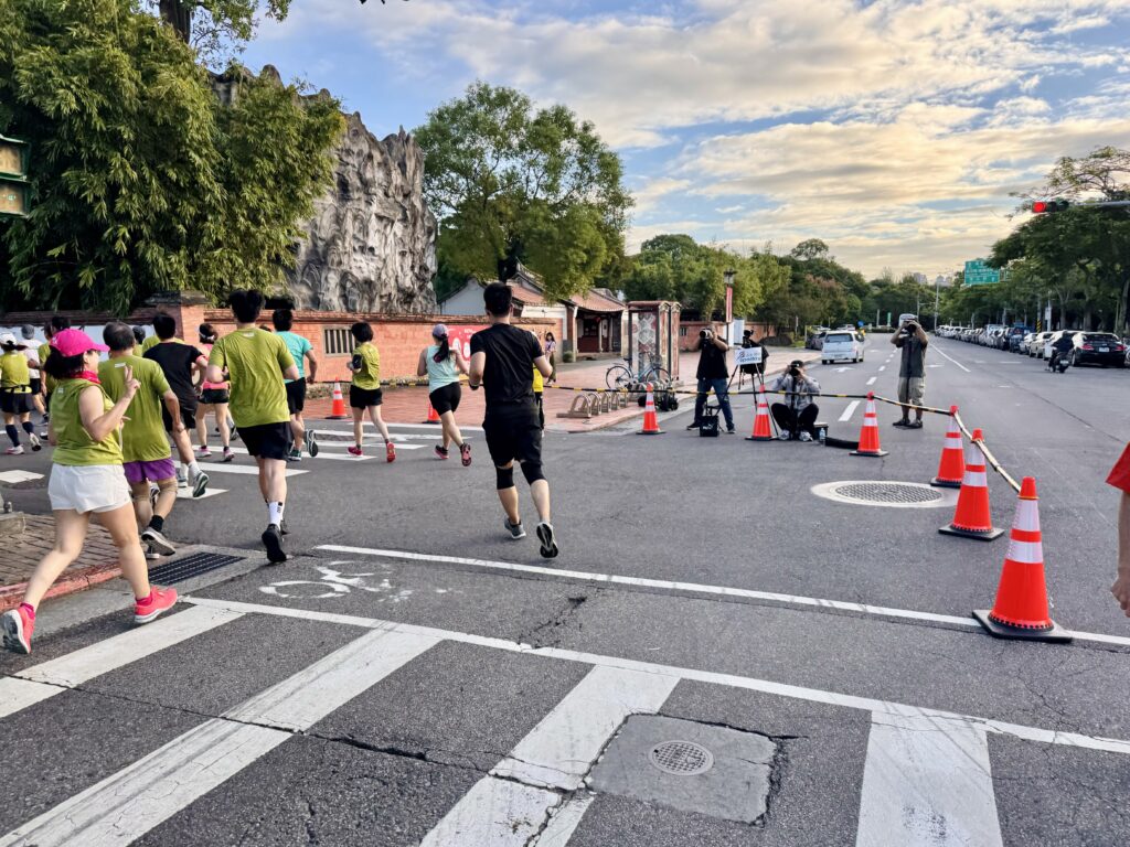 エバー航空マラソン 高架道路から一般道へ