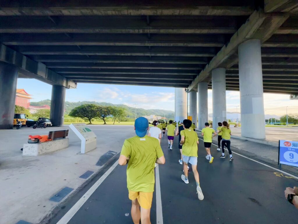 エバー航空マラソン いよいよゴールの大佳河浜公園へ