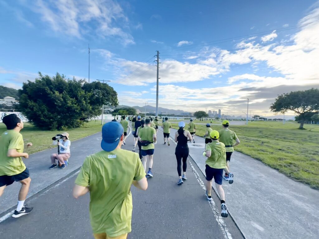 エバー航空マラソン 大佳河浜公園に突入