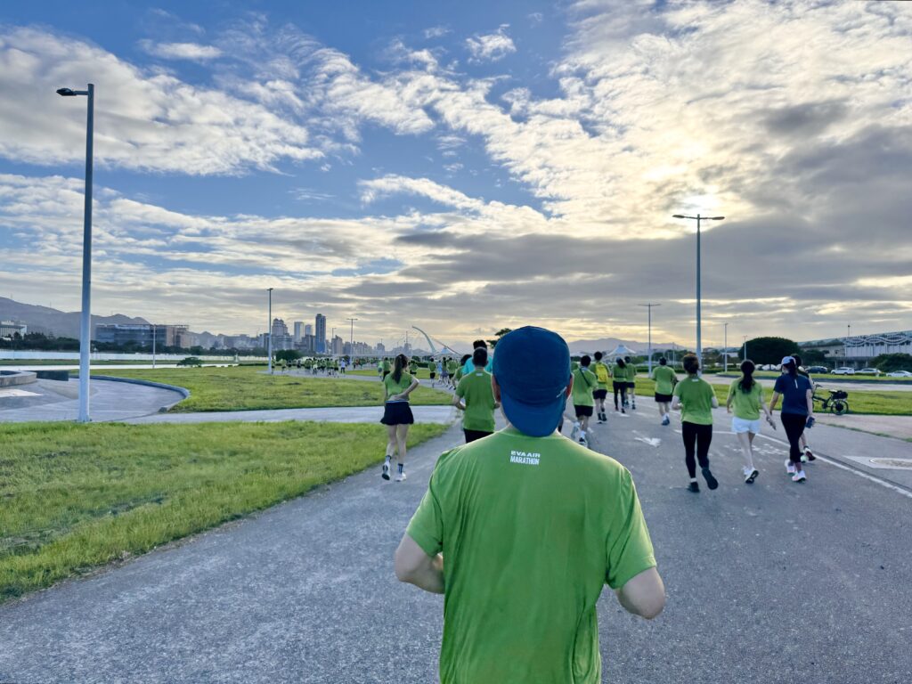 エバー航空マラソン 大佳河浜公園に突入