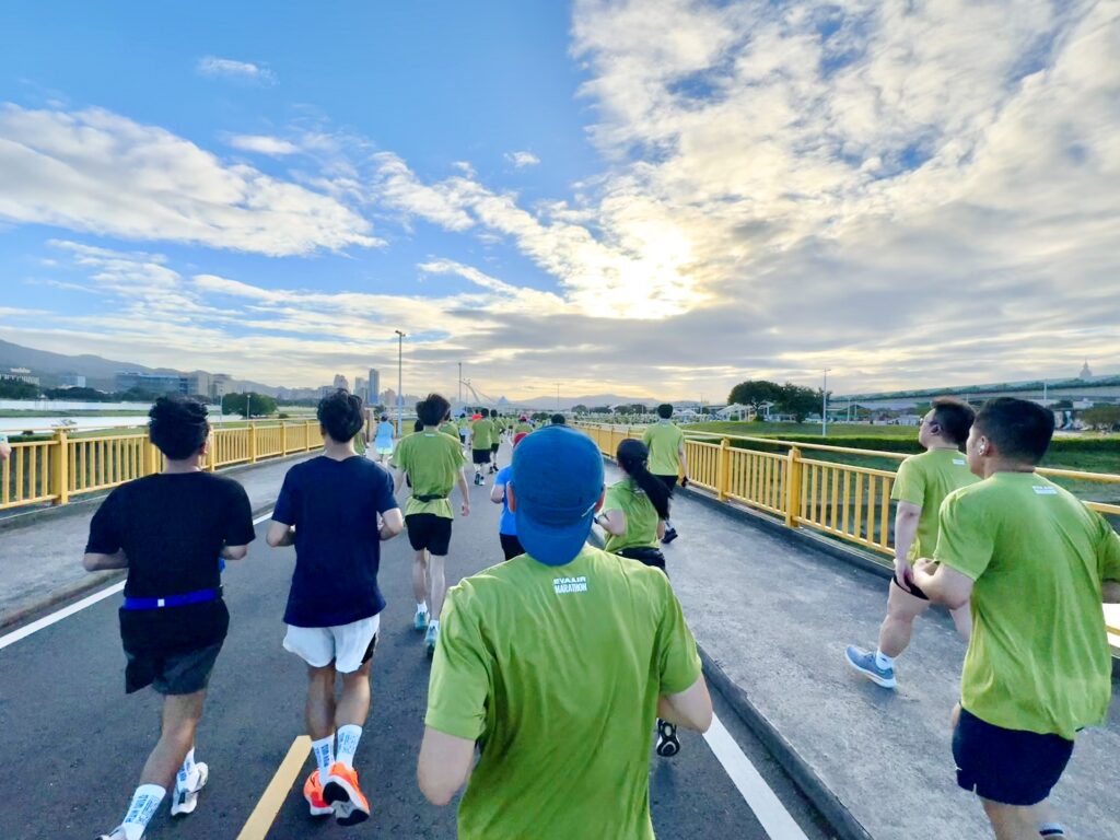 エバー航空マラソン 大佳河浜公園内をラン