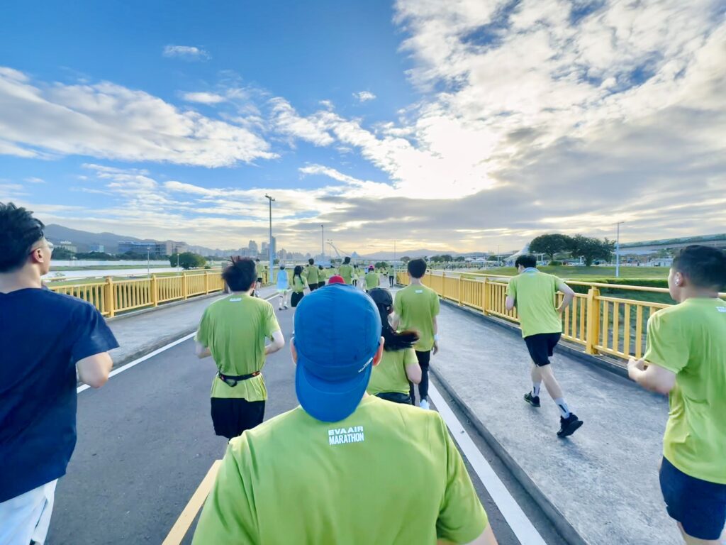 エバー航空マラソン 大佳河浜公園内をラン