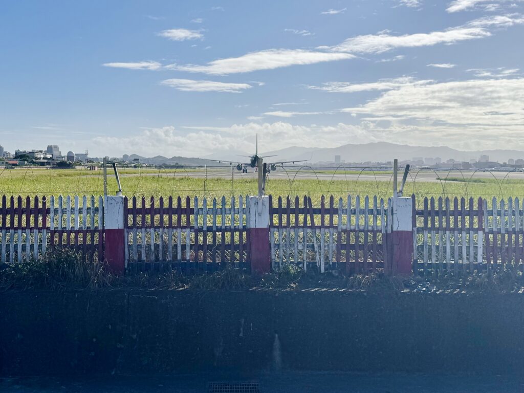 エバー航空マラソン 松山空港 飛行機を間近で見られるビュースポット