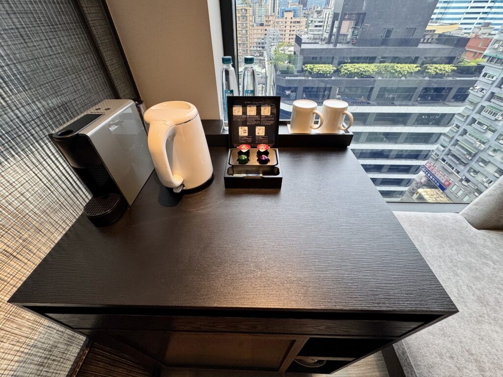 レゾナンス台北 ゲストルーム ミニバーコーナー