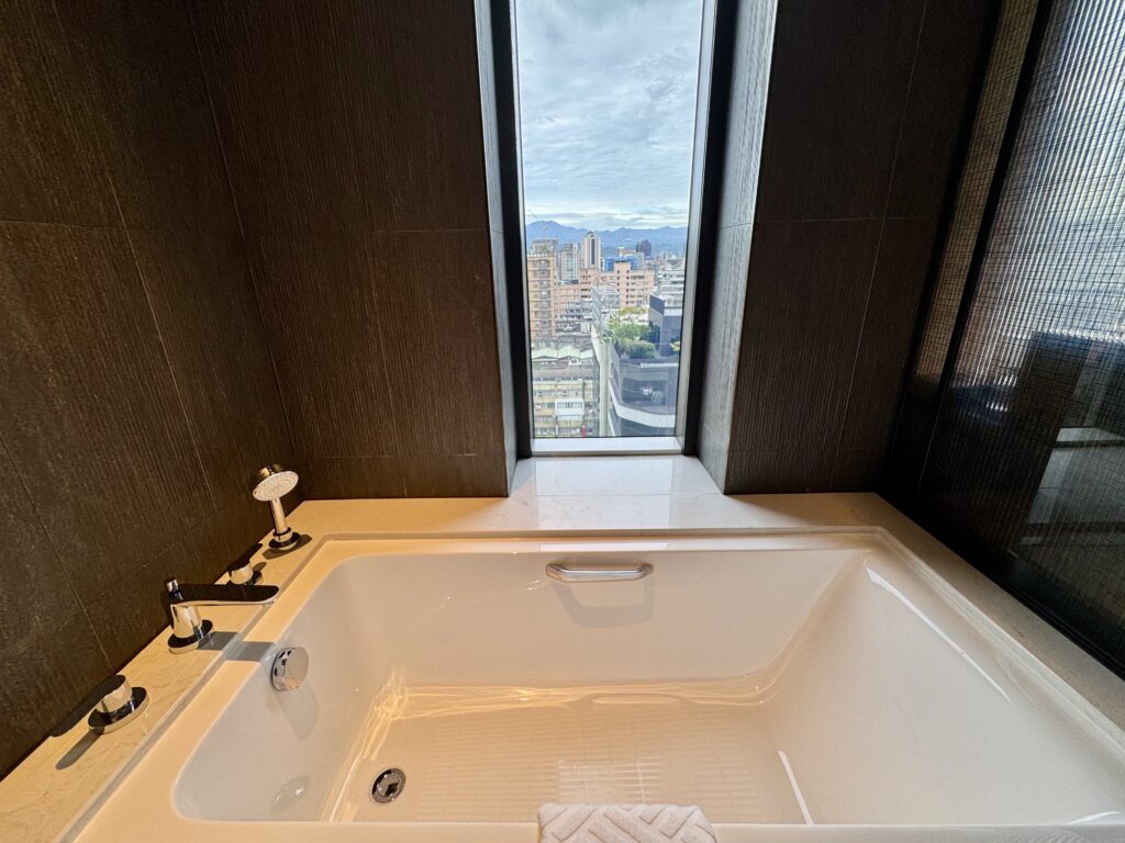 レゾナンス台北 ゲストルーム バスタブ
