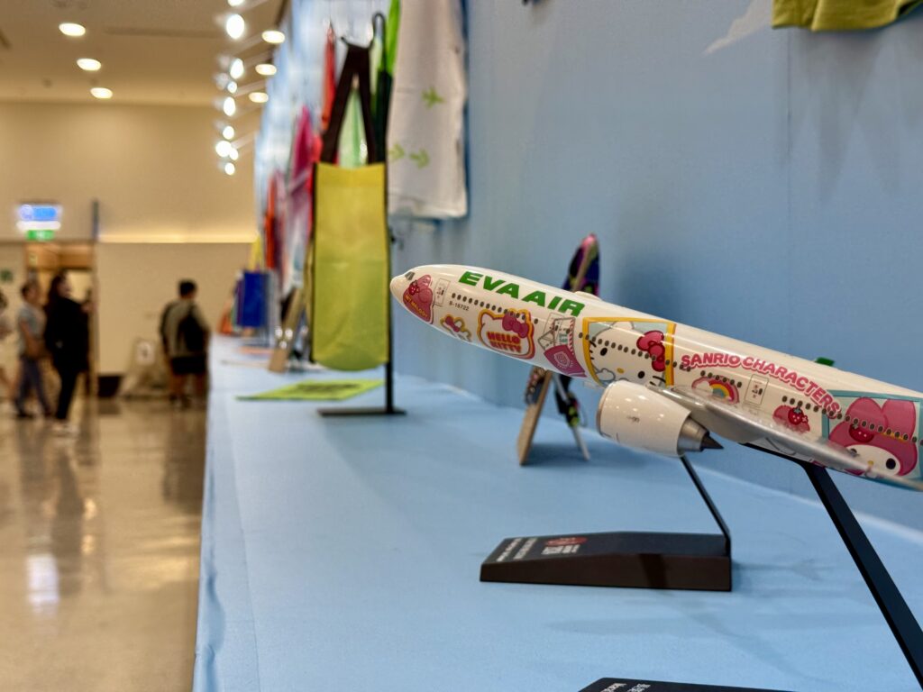エバー航空 キティーちゃん塗装機