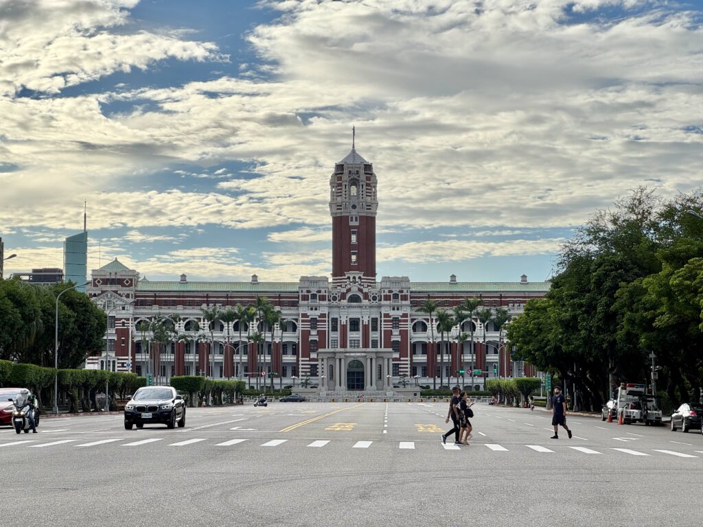 台北 総統府前