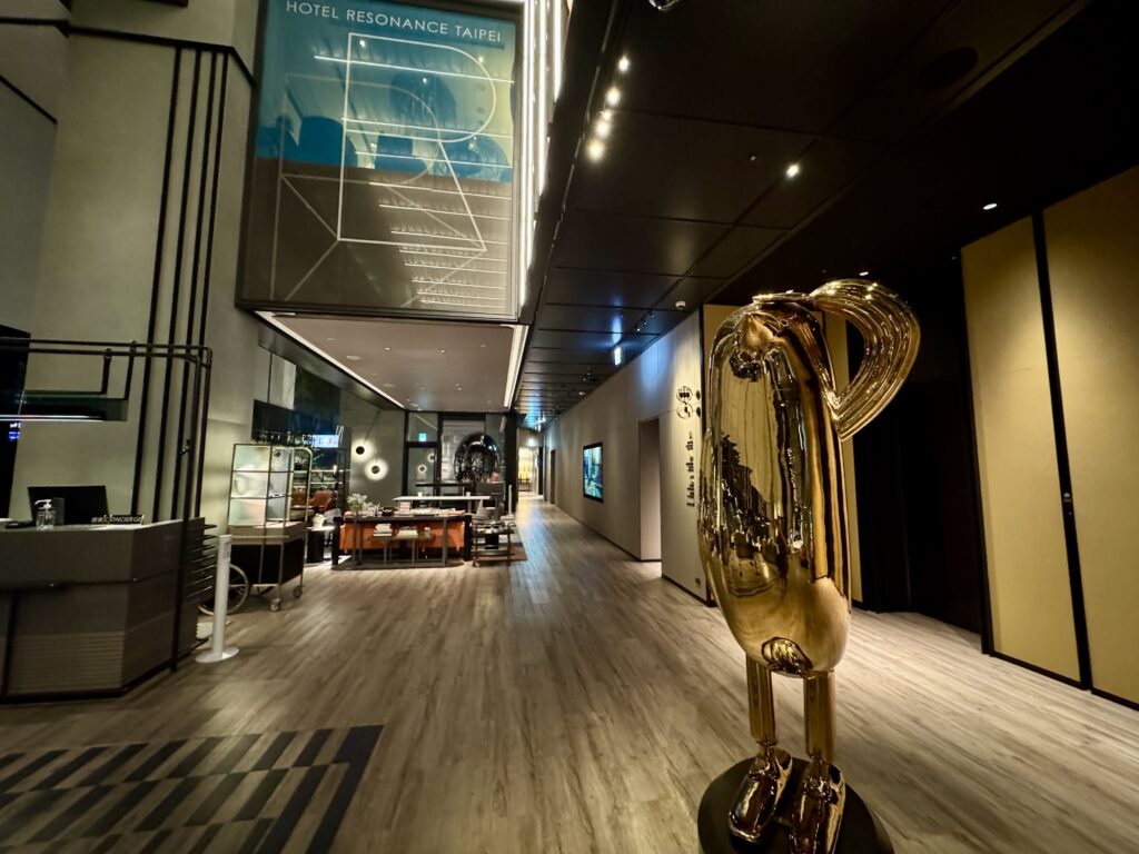 レゾナンス台北 モニュメント 夜の様子