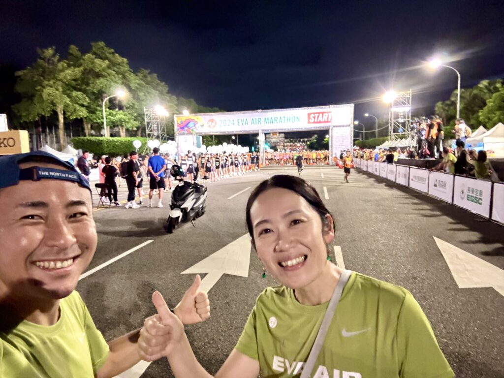 エバー航空マラソン スタート地点で記念撮影