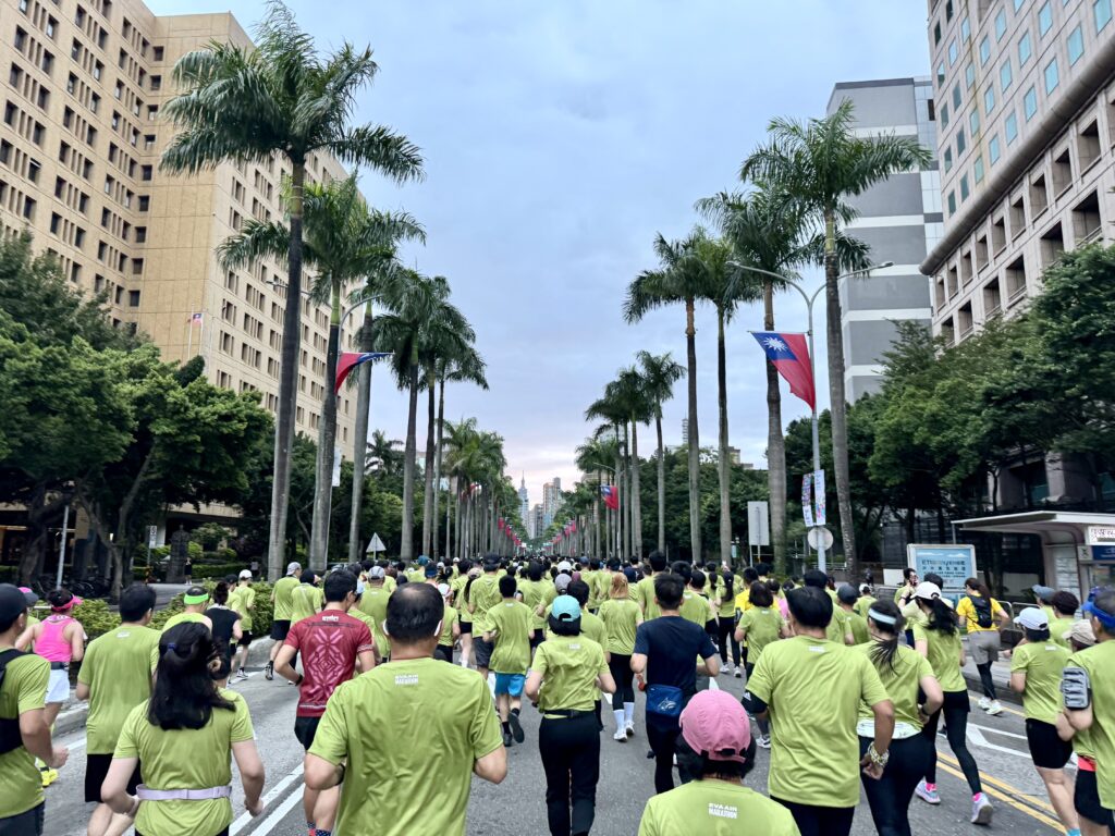 エバー航空マラソン 台北市内を走る